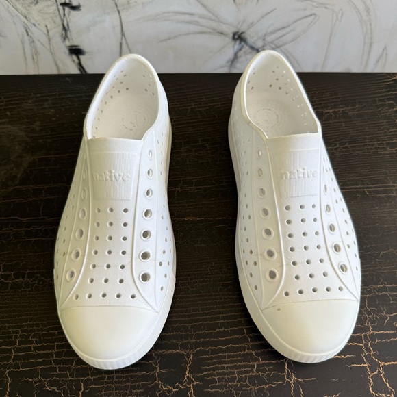 Native Shoes Women's Classic White Watershoes size 8 - Picture 3 of 12